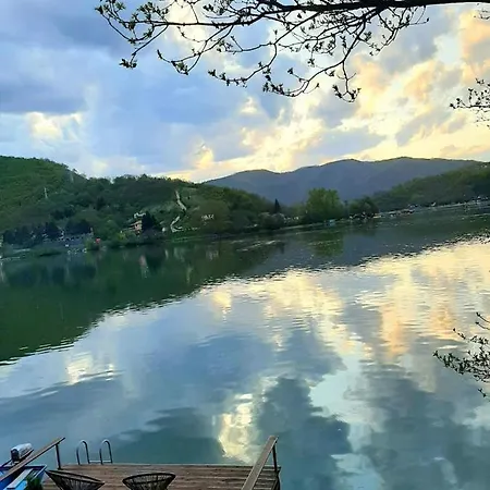 Apartament Kucica Na Jezeru Ovcarsko-kablarska Klisura Boat Access Only Čačak