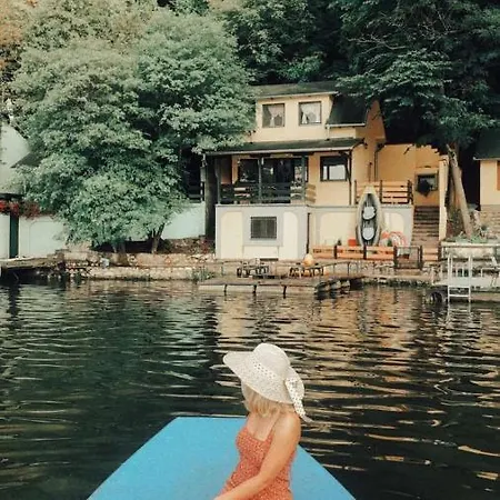 Kucica Na Jezeru Ovcarsko-kablarska Klisura Boat Access Only * Čačak